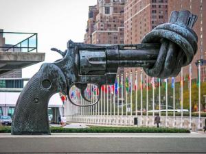 The knotted gun symbol of peace and hope